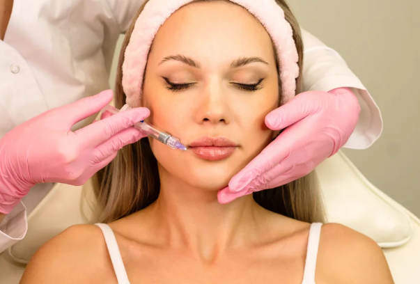 Tratamento facial com ácido hialurônico